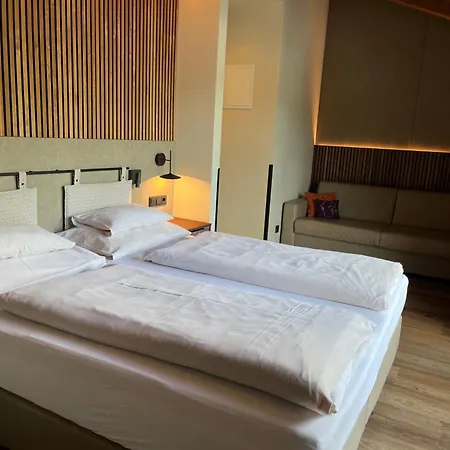 People's Hotel