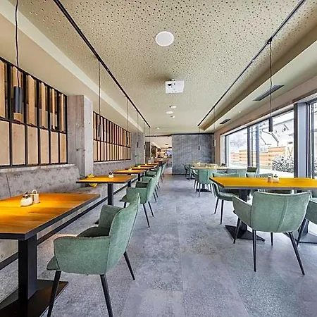 People's Hotel