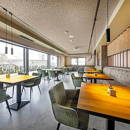 People's Hotel